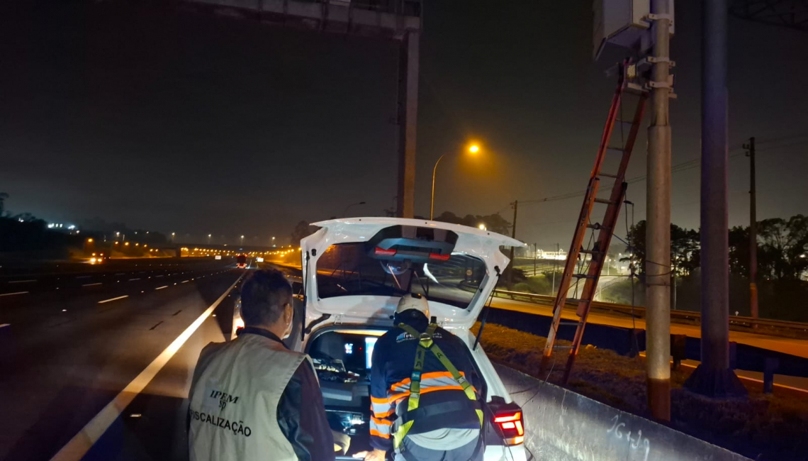 Em São Bernardo do Campo, Ipem-SP realiza verificação noturna de radar na rodovia SP-160